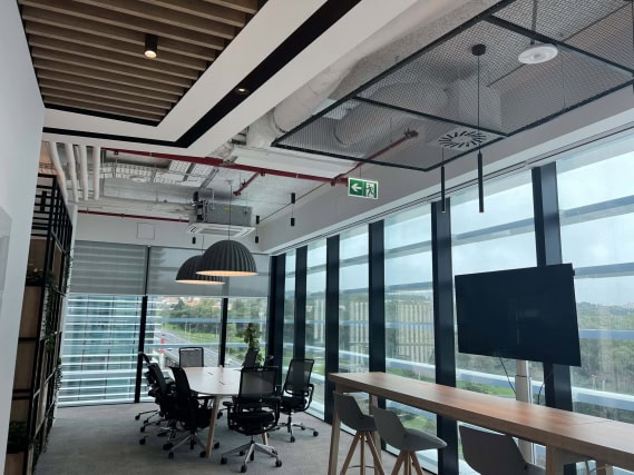 HCL-Beleuchtung und Tageslichtregelung im Büro