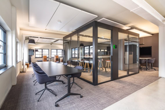 Retrofit Raumautomation: Multisensoren erfassen die Präsenz im Raum durch Bewegung und Geräusche zur Steuerung der Beleuchtung und Belüftung